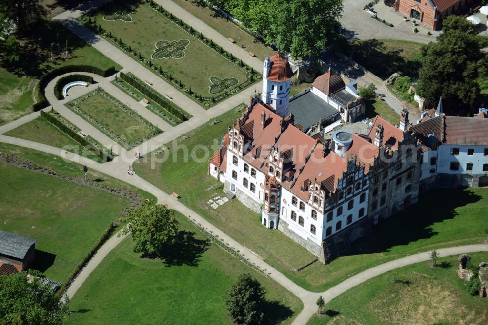 Basedow from the bird's eye view: Building and Castle Park Castle in Basedow in the state Mecklenburg - Western Pomerania