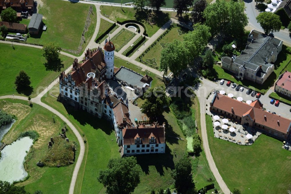 Basedow from the bird's eye view: Building and Castle Park Castle in Basedow in the state Mecklenburg - Western Pomerania