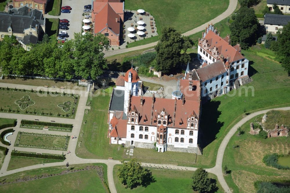 Aerial photograph Basedow - Building and Castle Park Castle in Basedow in the state Mecklenburg - Western Pomerania