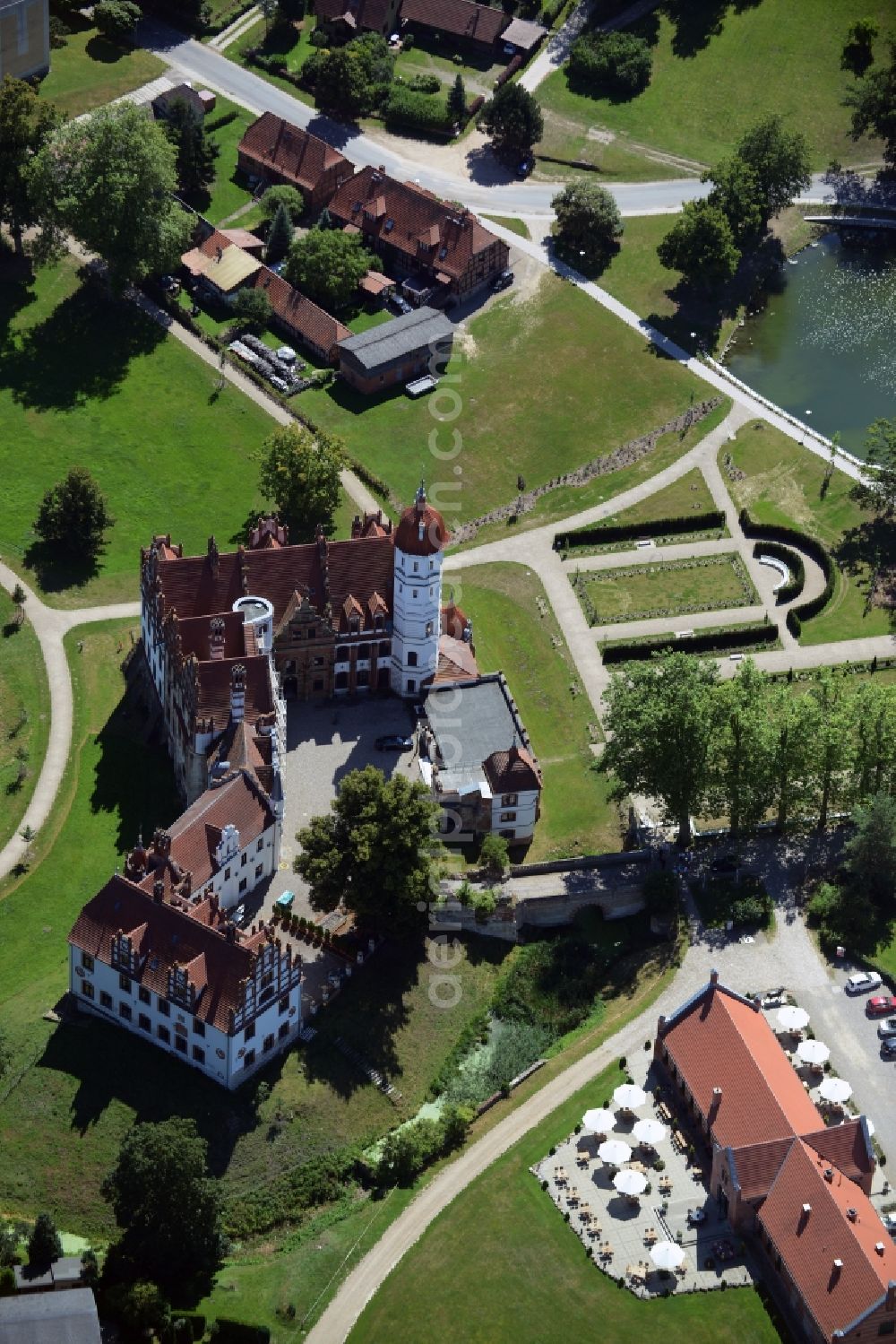 Aerial photograph Basedow - Building and Castle Park Castle in Basedow in the state Mecklenburg - Western Pomerania