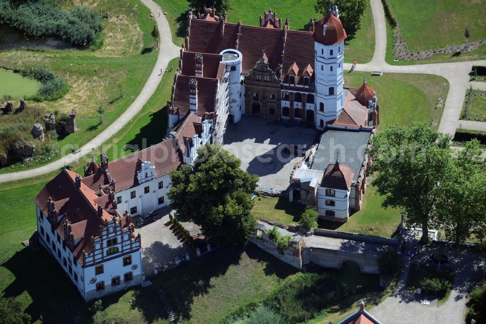 Basedow from the bird's eye view: Building and Castle Park Castle in Basedow in the state Mecklenburg - Western Pomerania