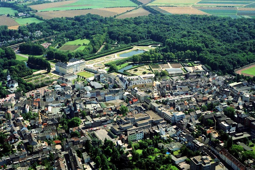 Aerial image Brühl - Building and Castle Park Castle in Bruehl in the state North Rhine-Westphalia