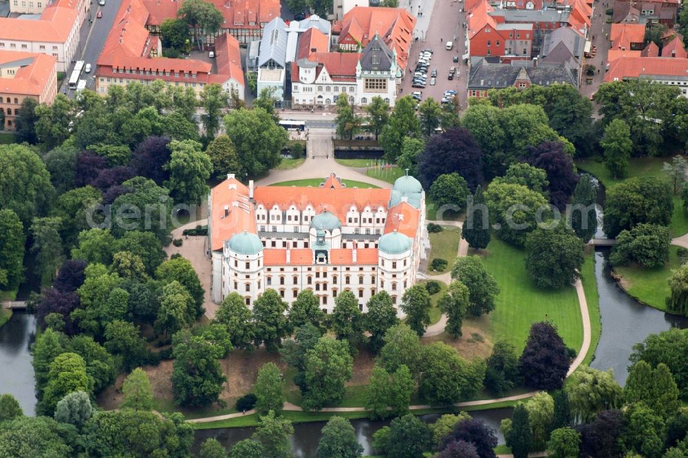 Aerial photograph Celle - Building and Castle Park Castle Celle in the state Lower Saxony. Castle Celle in Lower Saxony. Duke Castle Celle is one of the most beautiful castles of the Welfs. It is built in the style of the Baroque and the Renaissance