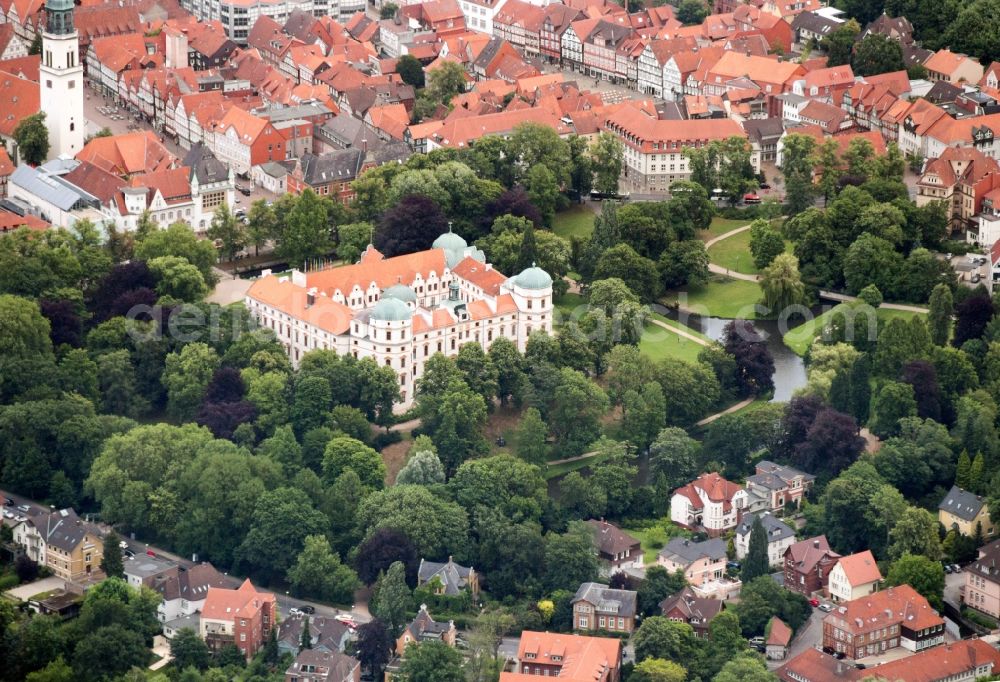 Celle from the bird's eye view: Building and Castle Park Castle Celle in the state Lower Saxony. Castle Celle in Lower Saxony. Duke Castle Celle is one of the most beautiful castles of the Welfs. It is built in the style of the Baroque and the Renaissance