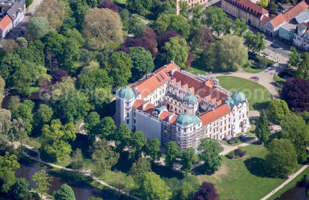 Celle from the bird's eye view: Building and Castle Park Castle Celle in the state Lower Saxony. Castle Celle in Lower Saxony. Duke Castle Celle is one of the most beautiful castles of the Welfs. It is built in the style of the Baroque and the Renaissance