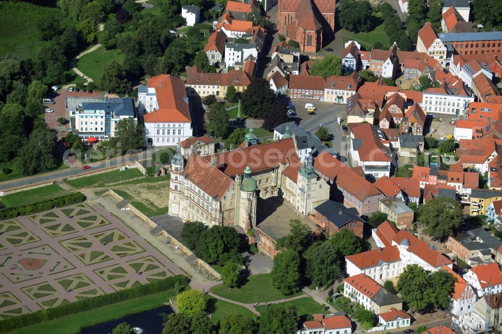 Aerial image Güstrow - Building and Castle Park Castle Guestrow in Guestrow in the state Mecklenburg - Western Pomerania