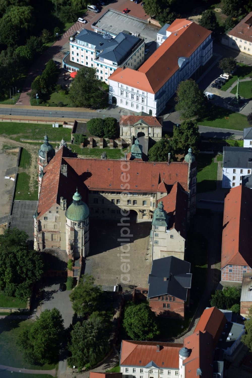 Aerial photograph Güstrow - Building and Castle Park Castle Guestrow in Guestrow in the state Mecklenburg - Western Pomerania