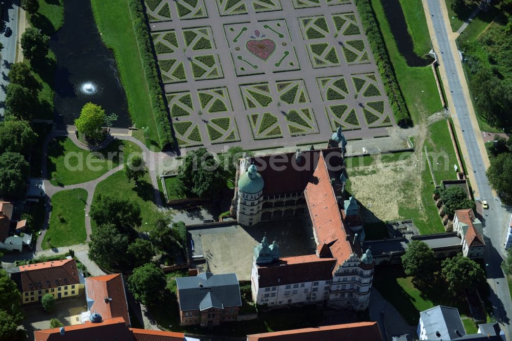 Güstrow from the bird's eye view: Building and Castle Park Castle Guestrow in Guestrow in the state Mecklenburg - Western Pomerania