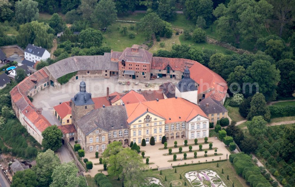 Aerial photograph Haldensleben - Building and Castle Park Castle Hundisburg in Haldensleben in the state Saxony-Anhalt