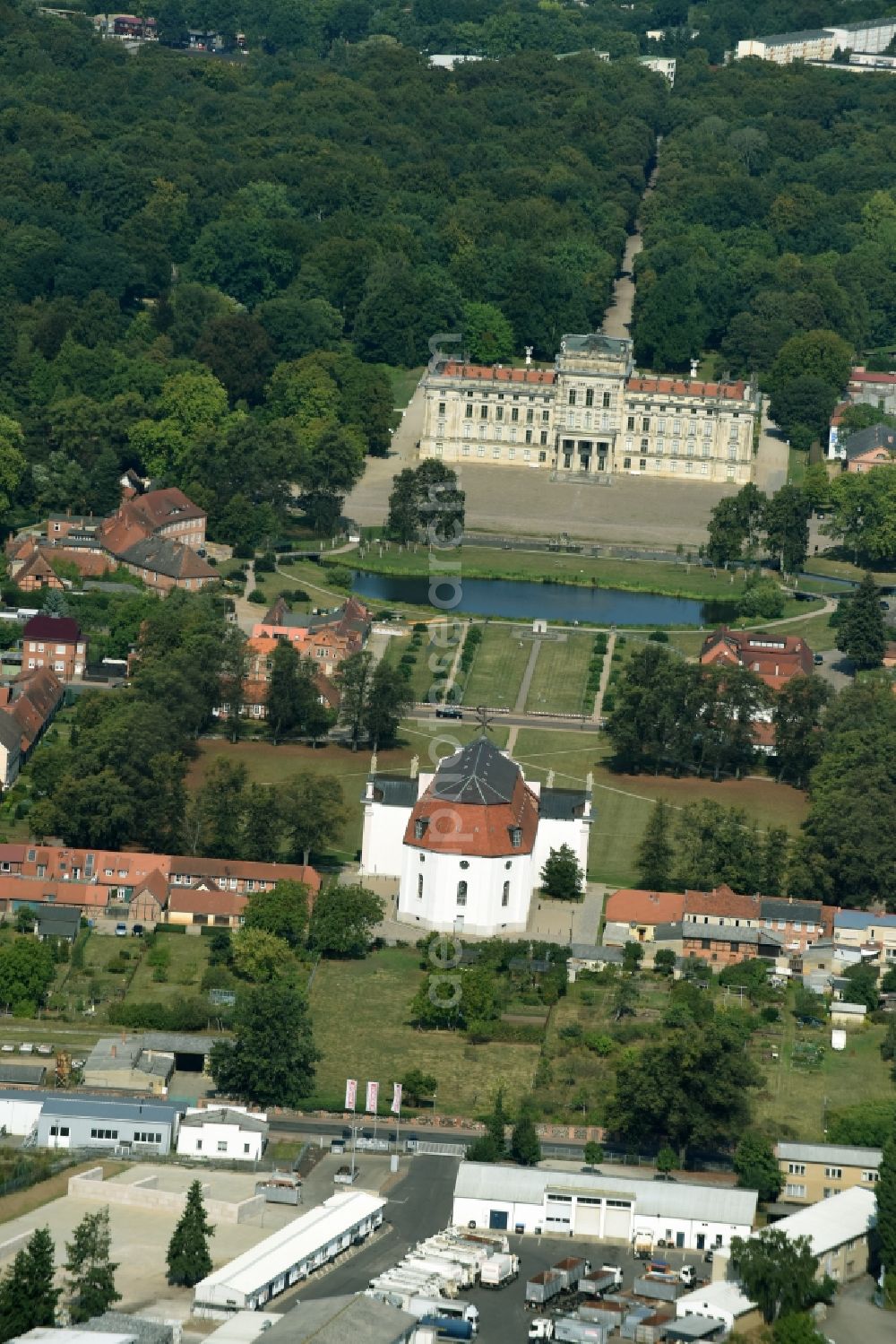 Aerial photograph Ludwigslust - Building and Castle Park Castle Ludwigslust in the state Mecklenburg - Western Pomerania