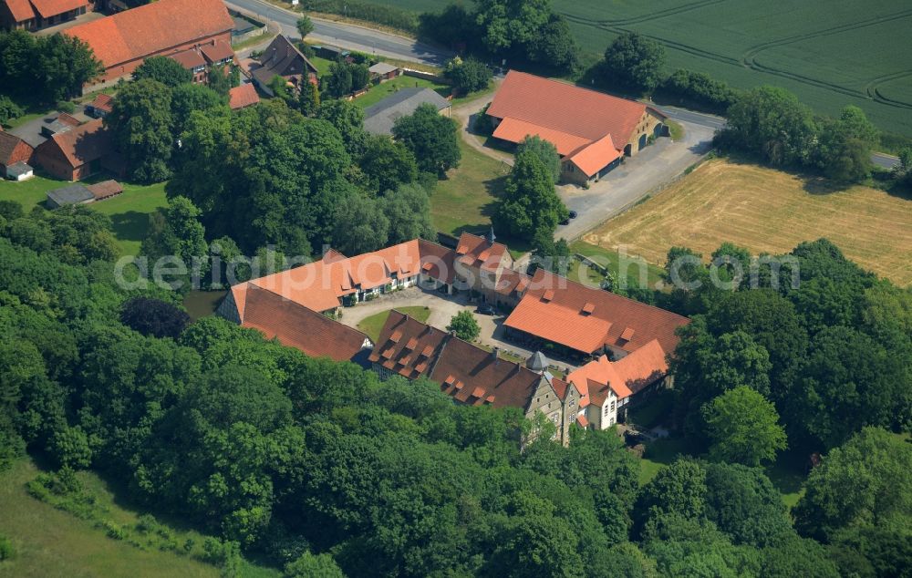 Aerial photograph Apelern - Building and Castle Park Castle Schloss von Muenchhausen in Apelern in the state Lower Saxony