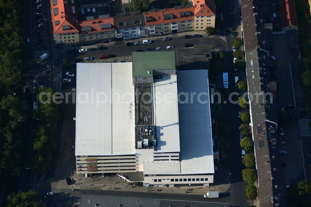 Braunschweig from the bird's eye view: Building of the shopping center on Neue Gueldenklinke in Braunschweig in the state Lower Saxony