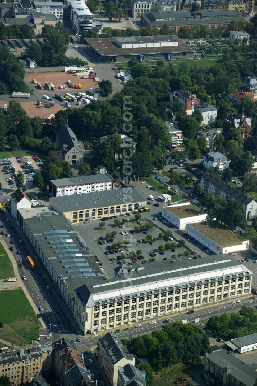 Chemnitz from the bird's eye view: Parking lot and building of the shopping center ERMAFA-Passage in Chemnitz in the state Saxony