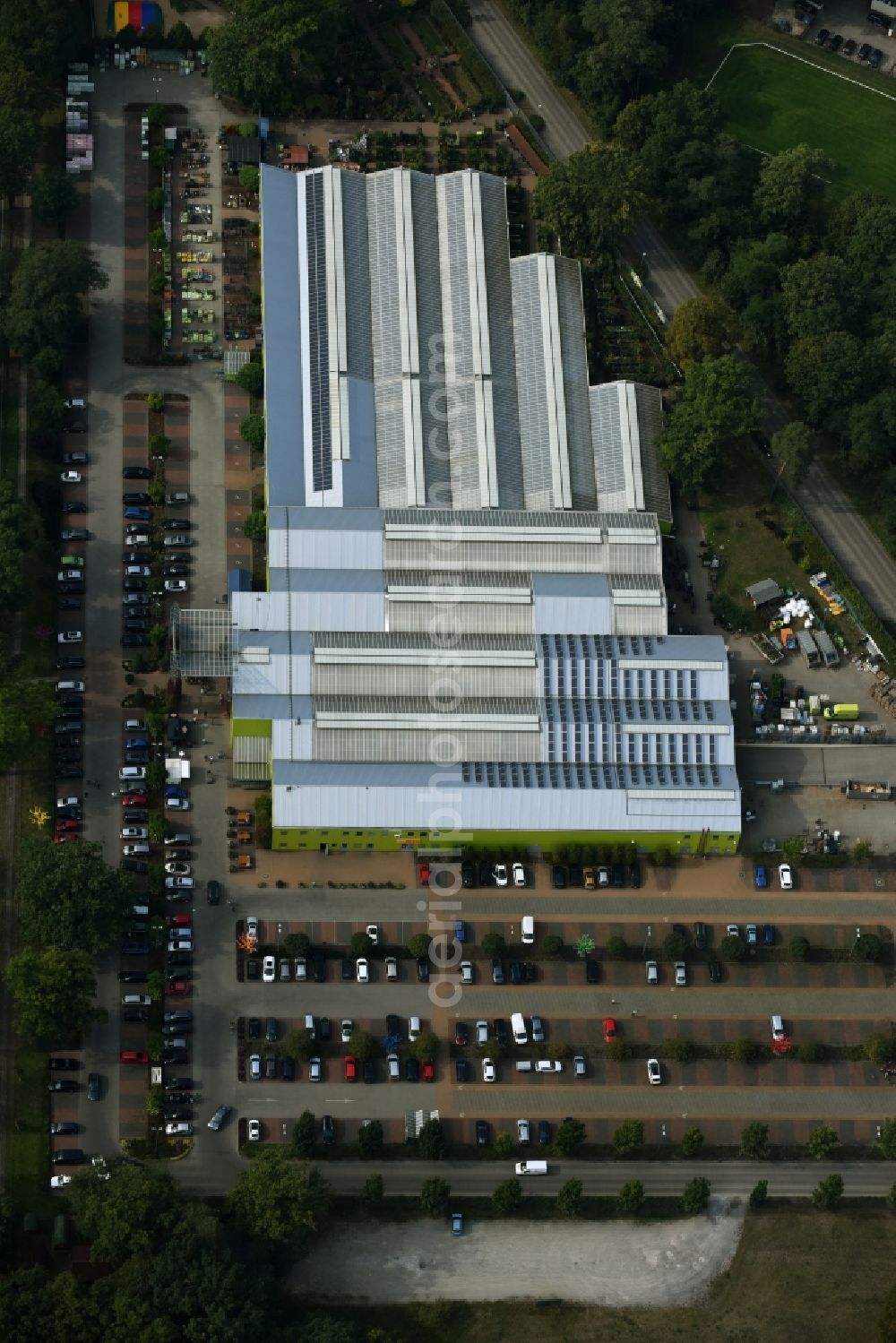 Aerial image Hoppegarten - Building of Store plant market Pflanzen-Koelle Gartencenter GmbH & Co. KG Berlin - Dahlwitz-Hoppegarten am Bollensdorfer Weg in Hoppegarten in the state Brandenburg