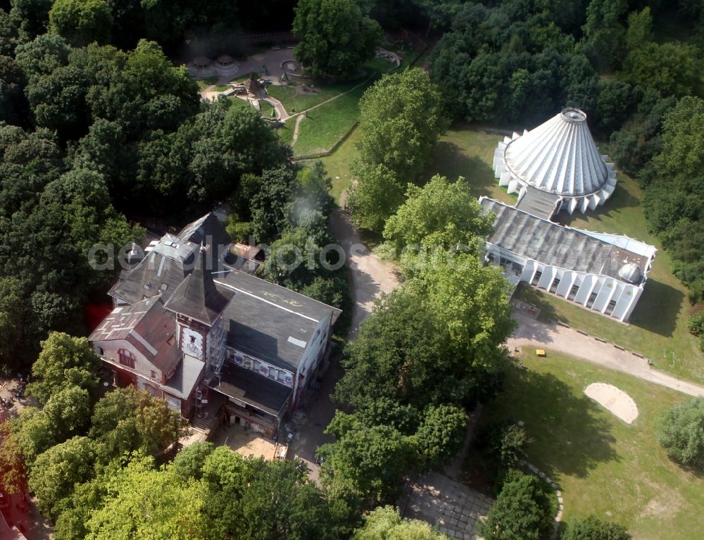 Aerial image Halle / Saale - Planetarium building near the unoccupied pioneer house in Halle in Saxony-Anhalt