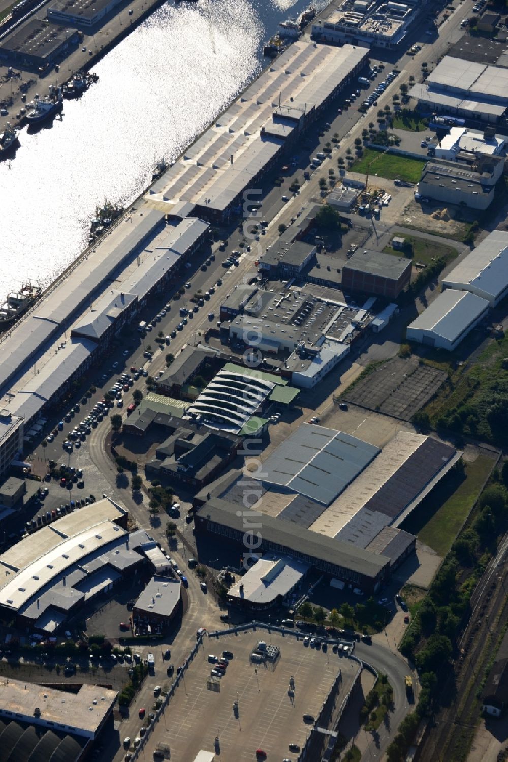 Aerial image Cuxhaven - Buildings and production halls of DAHL HOFF Food on the road Neufeld in the fishing harbor in Cuxhaven in Lower Saxony