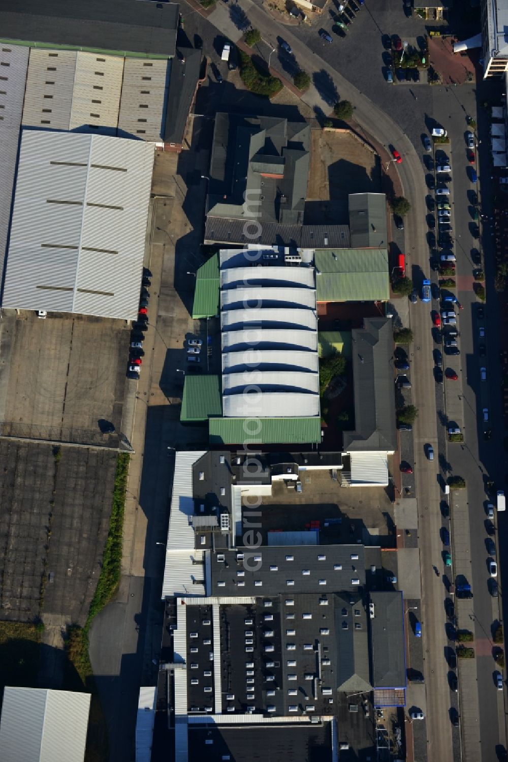 Cuxhaven from above - Buildings and production halls of DAHL HOFF Food on the road Neufeld in the fishing harbor in Cuxhaven in Lower Saxony