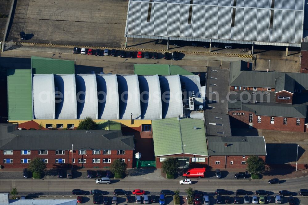 Cuxhaven from the bird's eye view: Buildings and production halls of DAHL HOFF Food on the road Neufeld in the fishing harbor in Cuxhaven in Lower Saxony