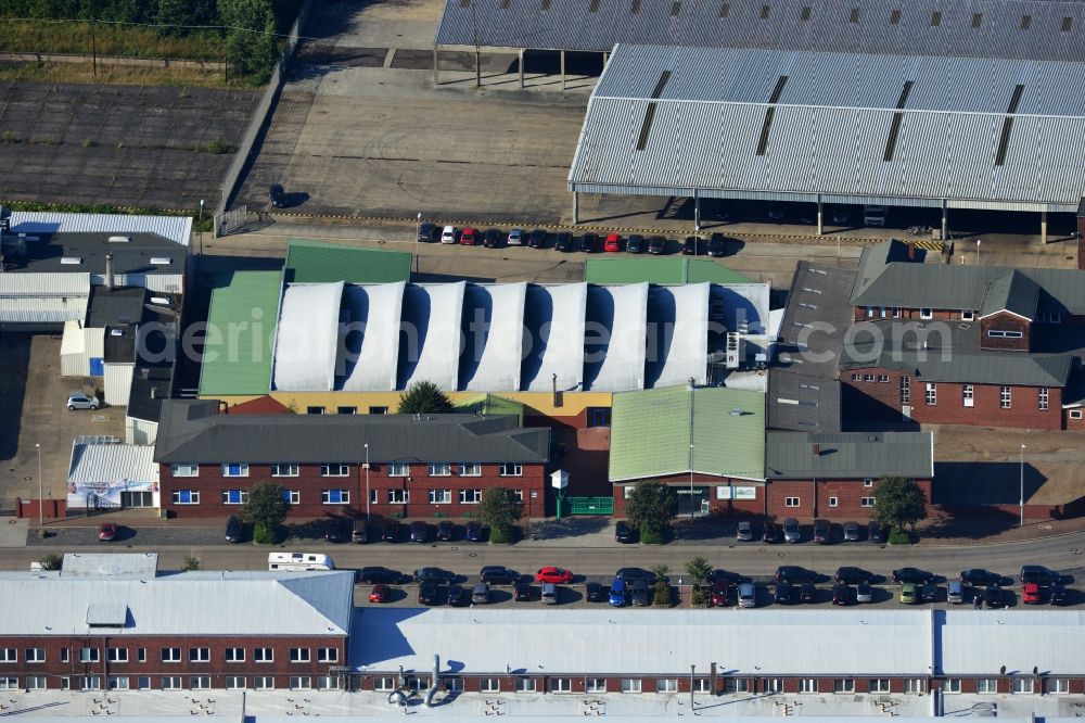 Aerial image Cuxhaven - Buildings and production halls of DAHL HOFF Food on the road Neufeld in the fishing harbor in Cuxhaven in Lower Saxony