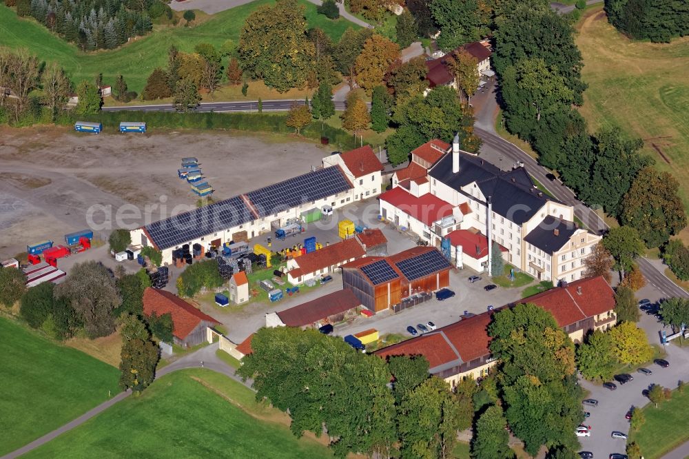 Aerial image Tuntenhausen - Building and production halls on the premises of the brewery Maxlrain in Tuntenhausen in the state Bavaria, Germany