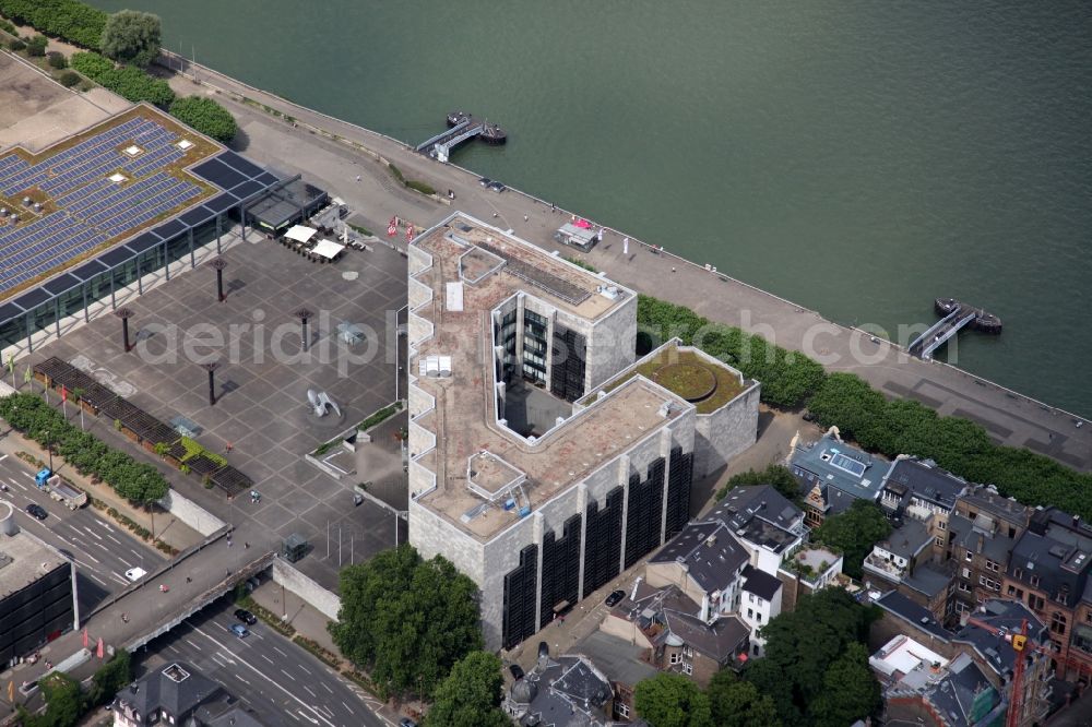 Aerial image Mainz - Building of the City Hall on the River Rhine in Mainz in Rhineland-Palatinate