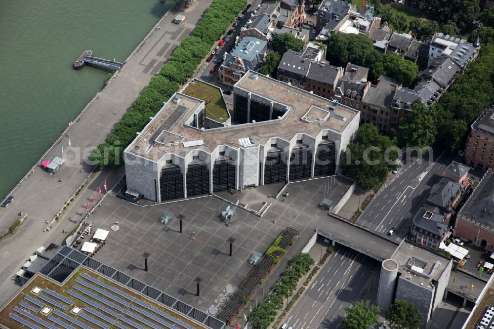 Aerial photograph Mainz - Building of the City Hall on the River Rhine in Mainz in Rhineland-Palatinate