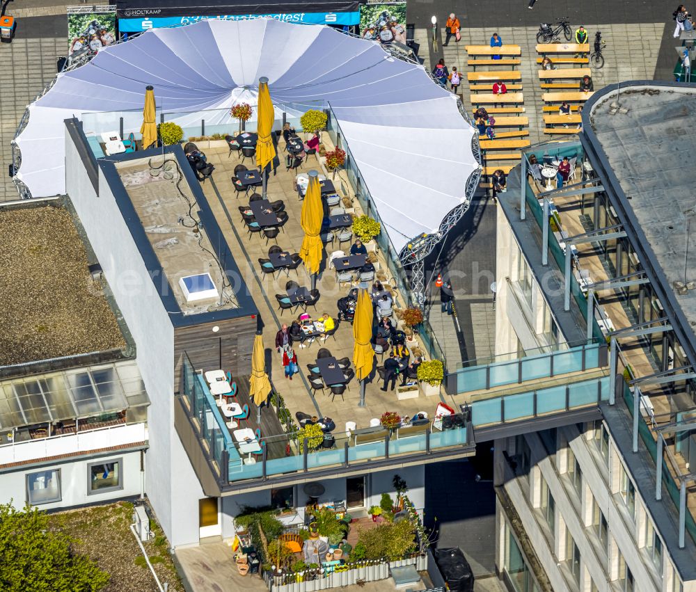 Bochum from above - Building of the restaurant Boulevardcafe Wiacker bei Baltz with tables, seats and sunshades on the roof on street Bongardstrasse in Bochum at Ruhrgebiet in the state North Rhine-Westphalia, Germany