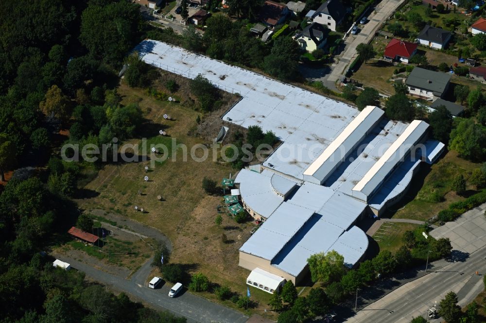 Aerial image Berlin - Building of the restaurant Chamber Berlin on street Kirschweg in the district Altglienicke in Berlin, Germany