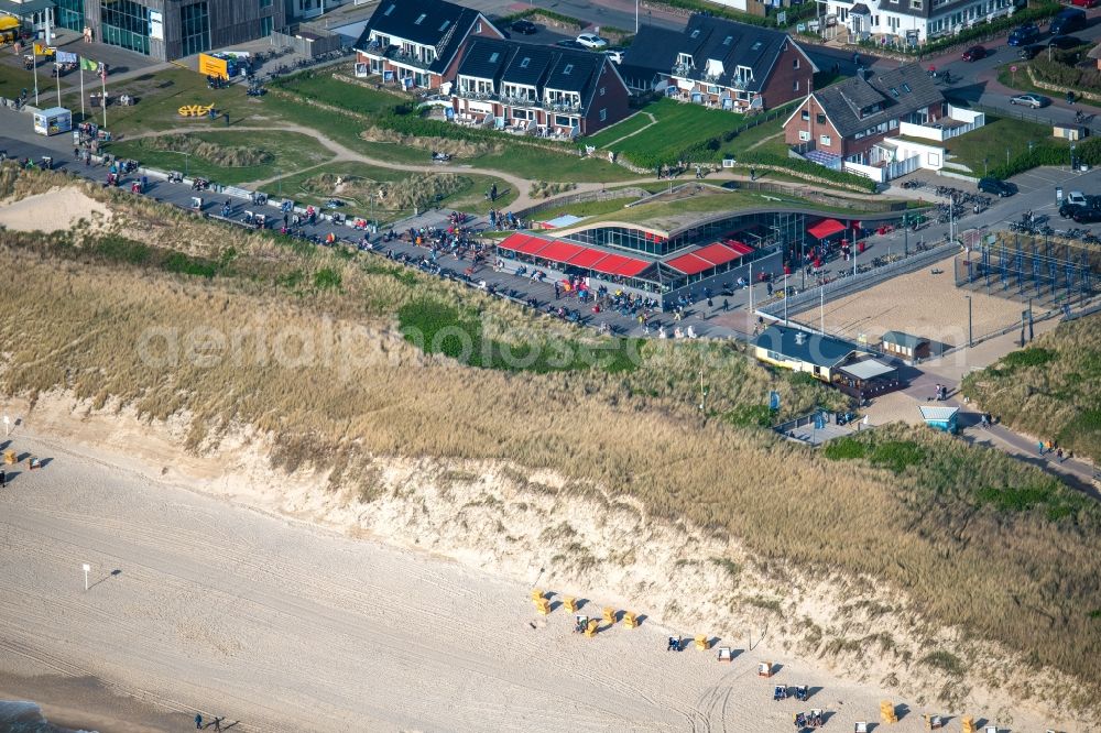 Wenningstedt (Sylt) from the bird's eye view: Building of the restaurant Gosch in Wenningstedt (Sylt) at the island Sylt in the state Schleswig-Holstein, Germany