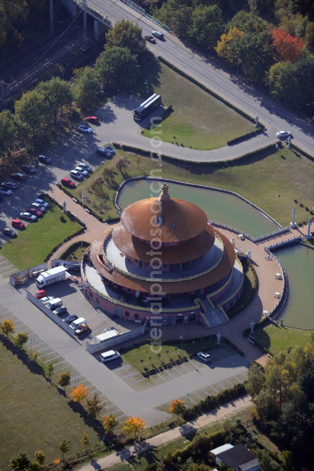 Aerial photograph Hohen Neuendorf - Building of the restaurant Himmelspagode Himmelspagode an der Oranienburger Strasse in Hohen Neuendorf in the state Brandenburg