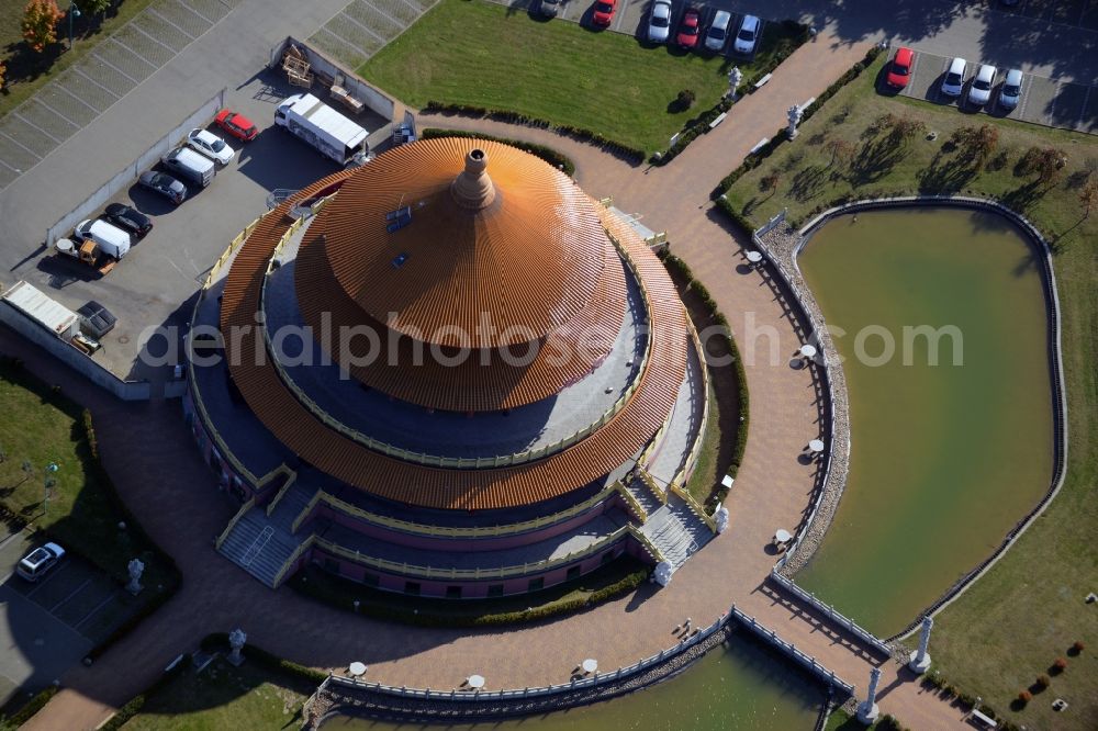 Hohen Neuendorf from the bird's eye view: Building of the restaurant Himmelspagode Himmelspagode an der Oranienburger Strasse in Hohen Neuendorf in the state Brandenburg