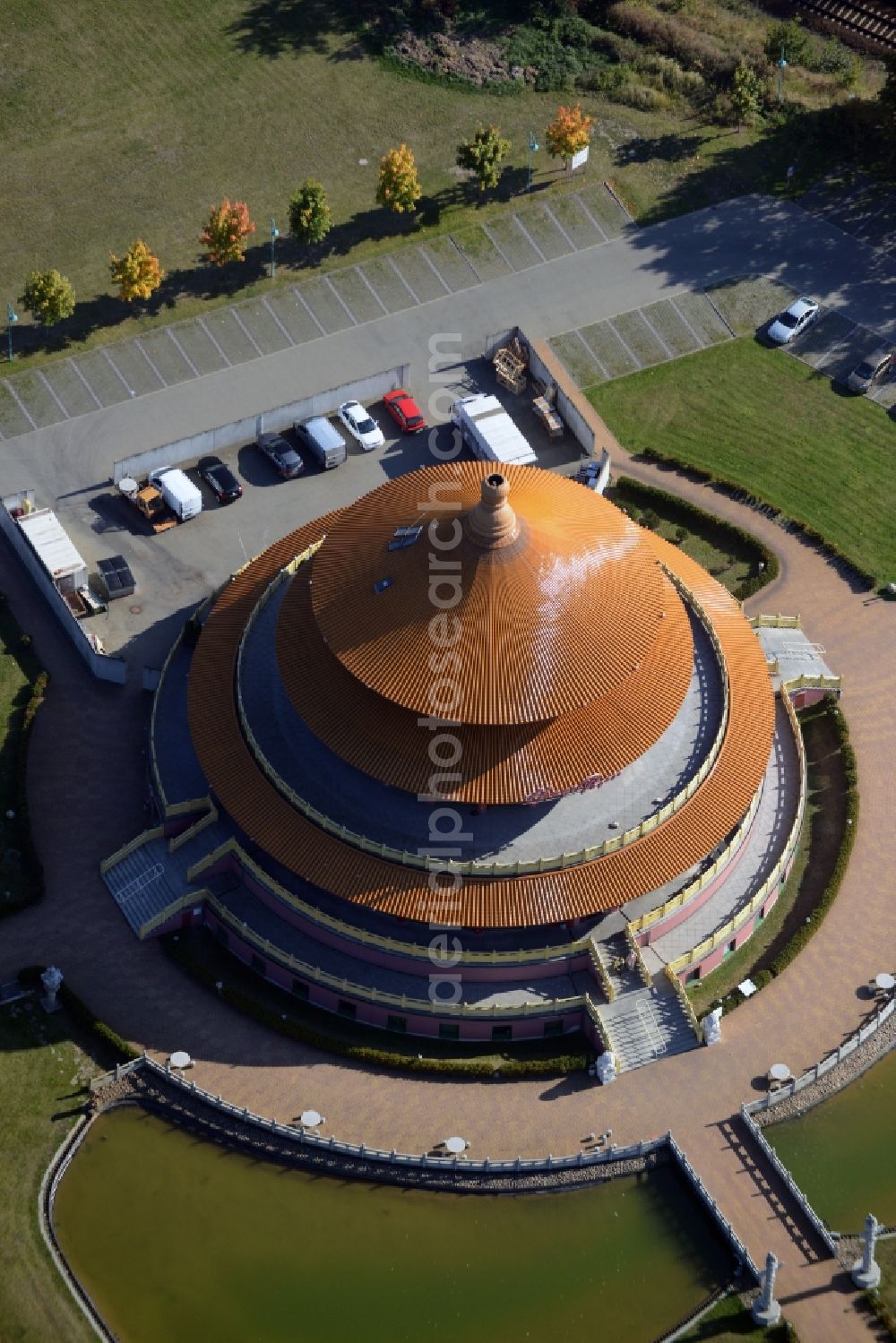 Aerial photograph Hohen Neuendorf - Building of the restaurant Himmelspagode Himmelspagode an der Oranienburger Strasse in Hohen Neuendorf in the state Brandenburg