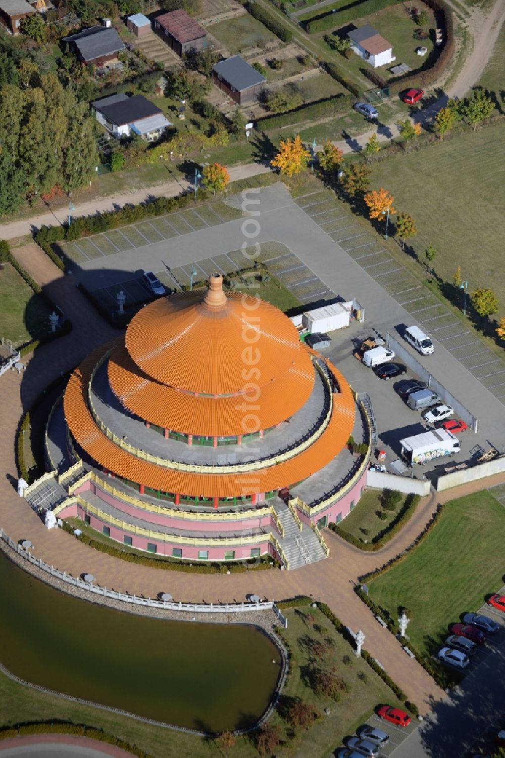 Aerial image Hohen Neuendorf - Building of the restaurant Himmelspagode Himmelspagode an der Oranienburger Strasse in Hohen Neuendorf in the state Brandenburg