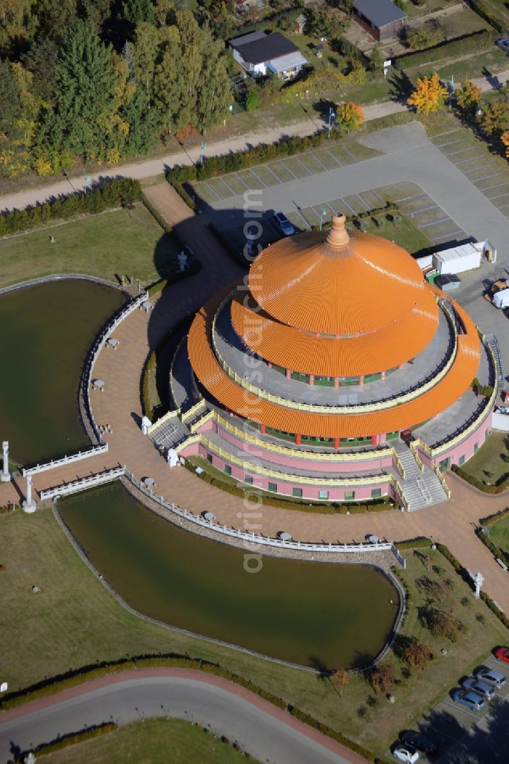 Aerial photograph Hohen Neuendorf - Building of the restaurant Himmelspagode Himmelspagode an der Oranienburger Strasse in Hohen Neuendorf in the state Brandenburg