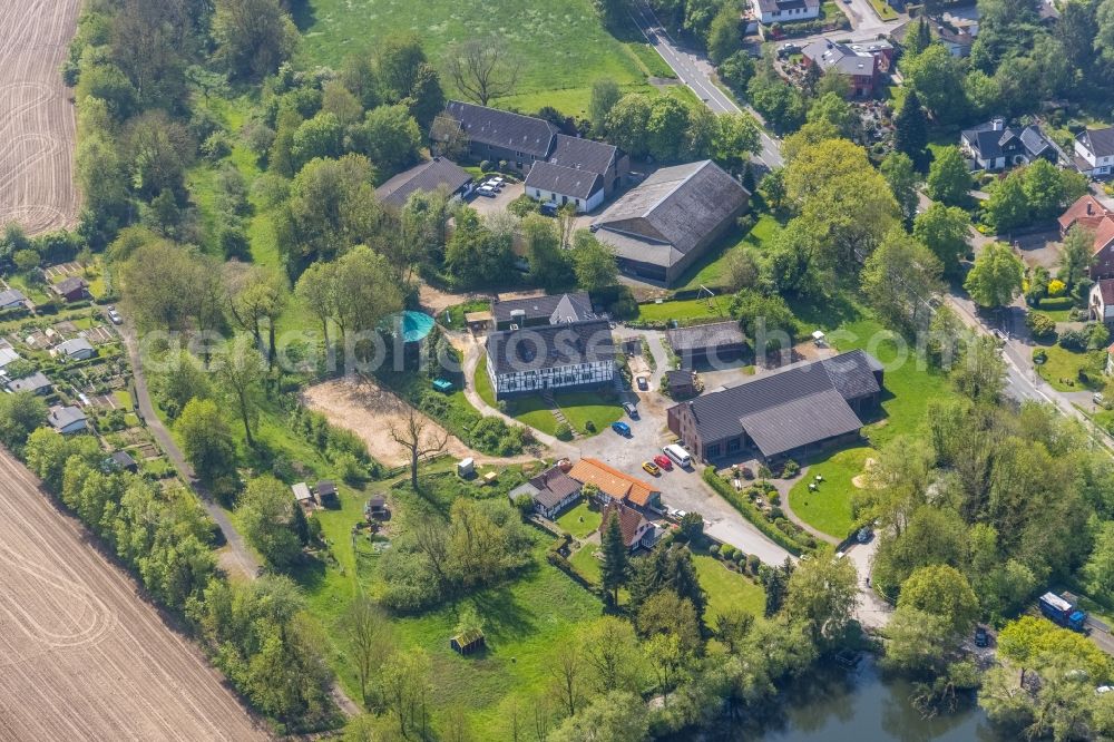 Aerial image Heiligenhaus - Building of the restaurant Hofcafe Abtskueche in the district Hetterscheidt in Heiligenhaus at Ruhrgebiet in the state North Rhine-Westphalia, Germany