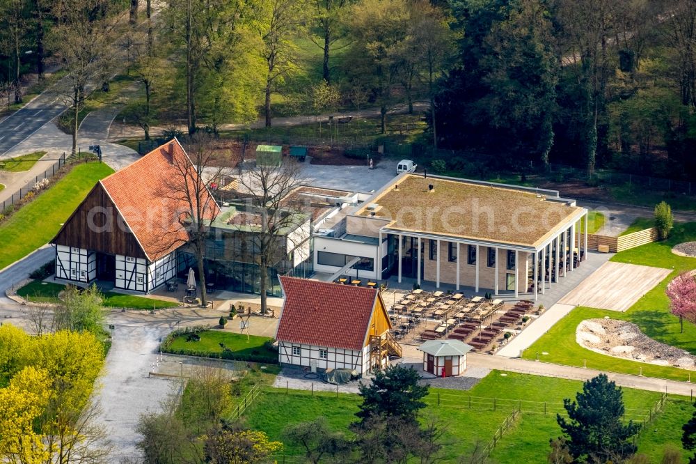 Hamm from the bird's eye view: Building of the restaurant Hohoffs 800A? Altes Faehrhaus (Old Boathouse) in the North of Hamm in the state of North Rhine-Westphalia