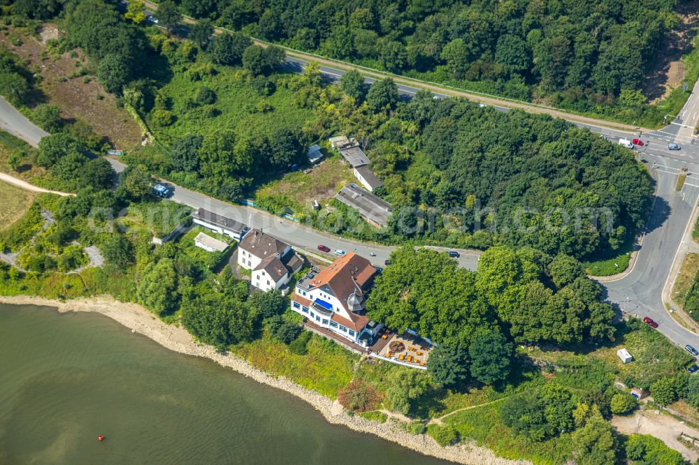 Aerial photograph Duisburg - Building of the restaurant Jedermann on Rhein on street Wilhelmallee in the district Bergheim in Duisburg at Ruhrgebiet in the state North Rhine-Westphalia, Germany