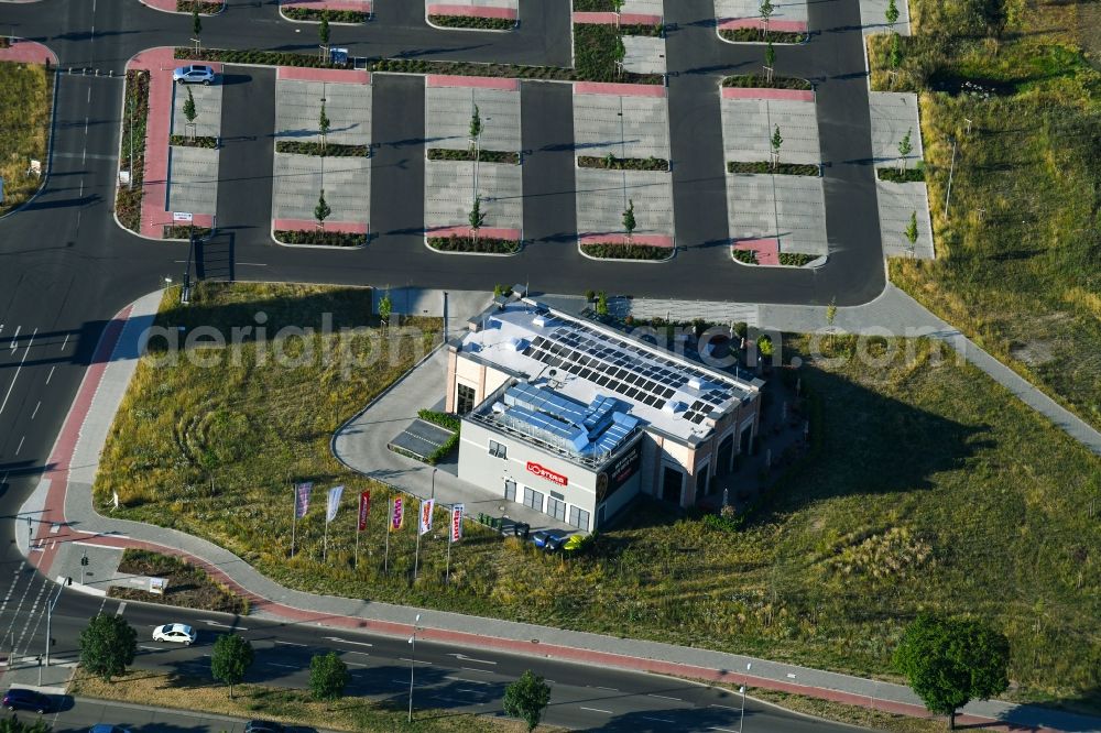 Aerial photograph Berlin - Building of the restaurant L'Osteria Mahlsdorf in Alt-Mahlsdorf in the district Mahlsdorf in Berlin, Germany