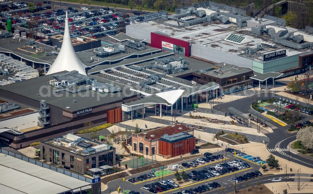 Bochum from the bird's eye view: Building of the restaurant L'Osteria in the district Harpen in Bochum in the state North Rhine-Westphalia, Germany