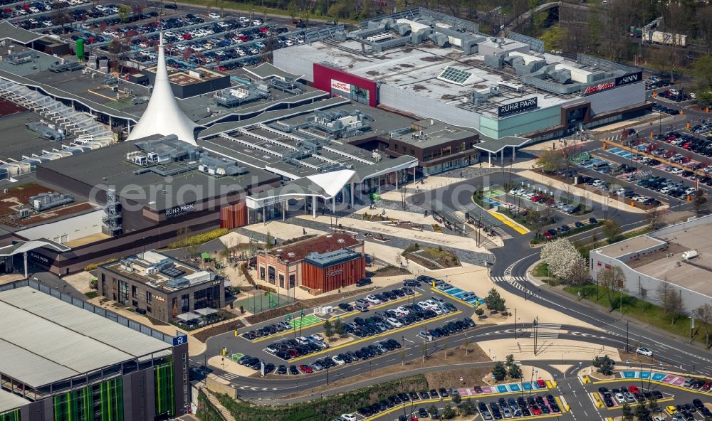 Aerial image Bochum - Building of the restaurant L'Osteria in the district Harpen in Bochum in the state North Rhine-Westphalia, Germany