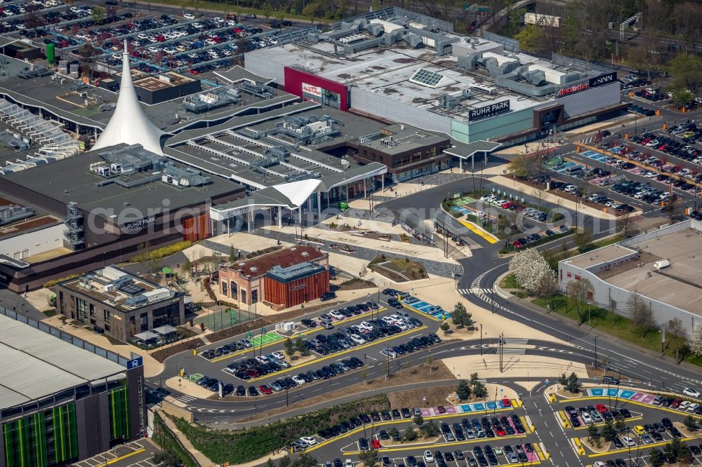 Aerial photograph Bochum - Building of the restaurant L'Osteria in the district Harpen in Bochum in the state North Rhine-Westphalia, Germany