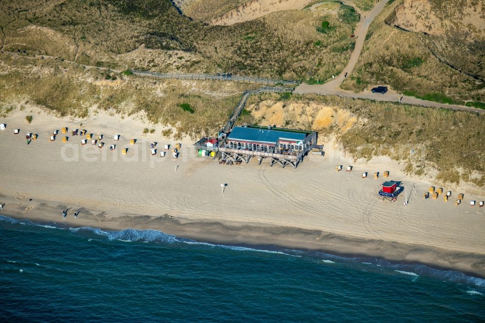 Wenningstedt (Sylt) from the bird's eye view: Building of the restaurant Onkel JohnnyA?s Strandwirtschaft in Wenningstedt (Sylt) at the island Sylt in the state Schleswig-Holstein, Germany