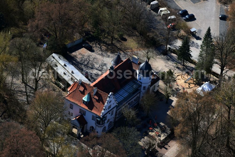 Aerial image Berlin - Building of the hotel and restaurant Paulsborn on Grunewaldsee on Huettenweg in the district Grunewald in Berlin