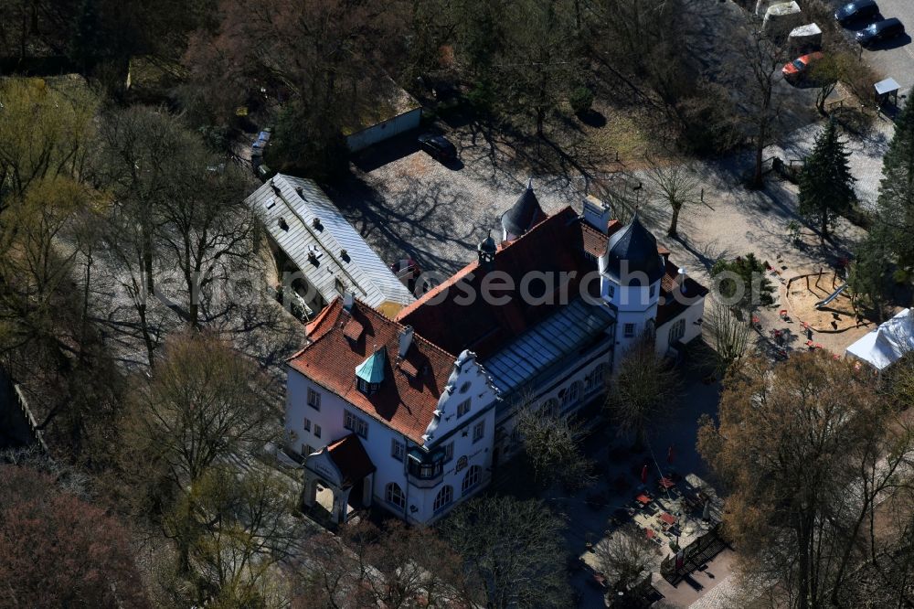 Aerial photograph Berlin - Building of the hotel and restaurant Paulsborn on Grunewaldsee on Huettenweg in the district Grunewald in Berlin