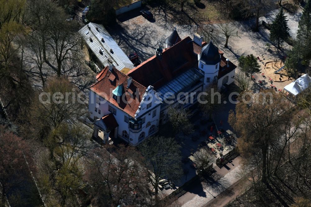 Berlin from above - Building of the hotel and restaurant Paulsborn on Grunewaldsee on Huettenweg in the district Grunewald in Berlin