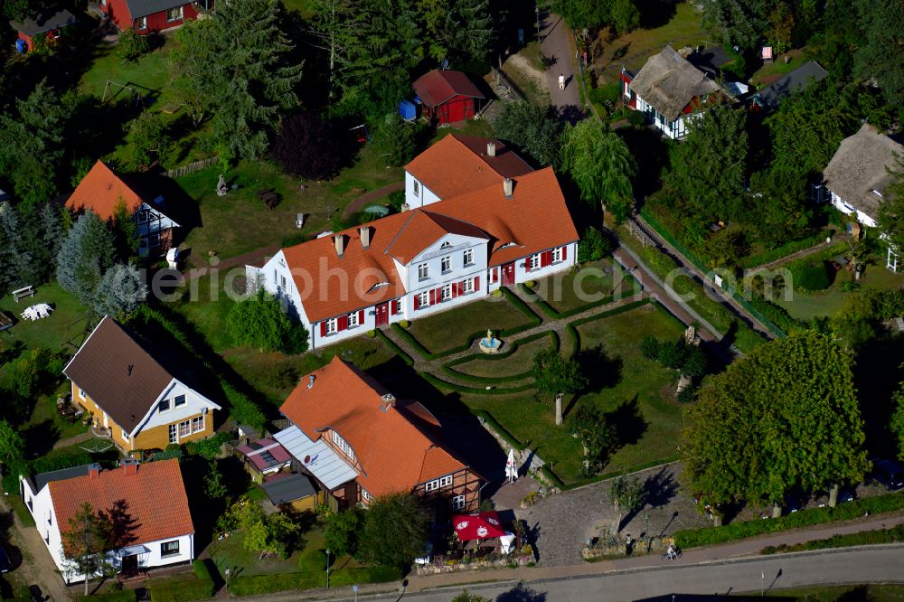 Born am Darß from the bird's eye view: Building of the restaurant Peterssons Hof Cafe & Restaurant on street Baeckergang in Born am Darss in the state Mecklenburg - Western Pomerania, Germany