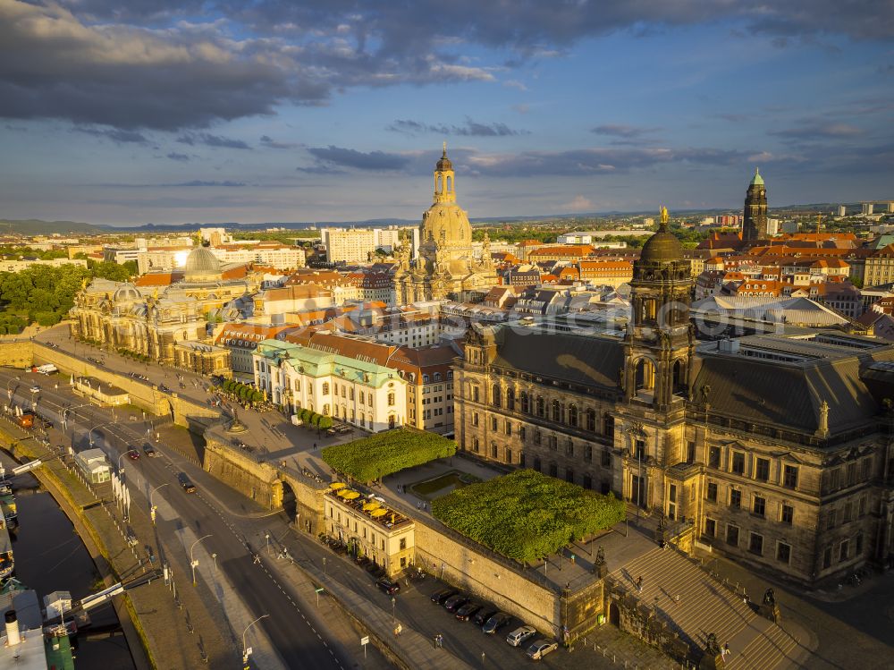 Dresden from the bird's eye view: Building of the restaurant Radeberger Spezialausschank on street Terrassenufer in the district Altstadt in Dresden in the state Saxony, Germany