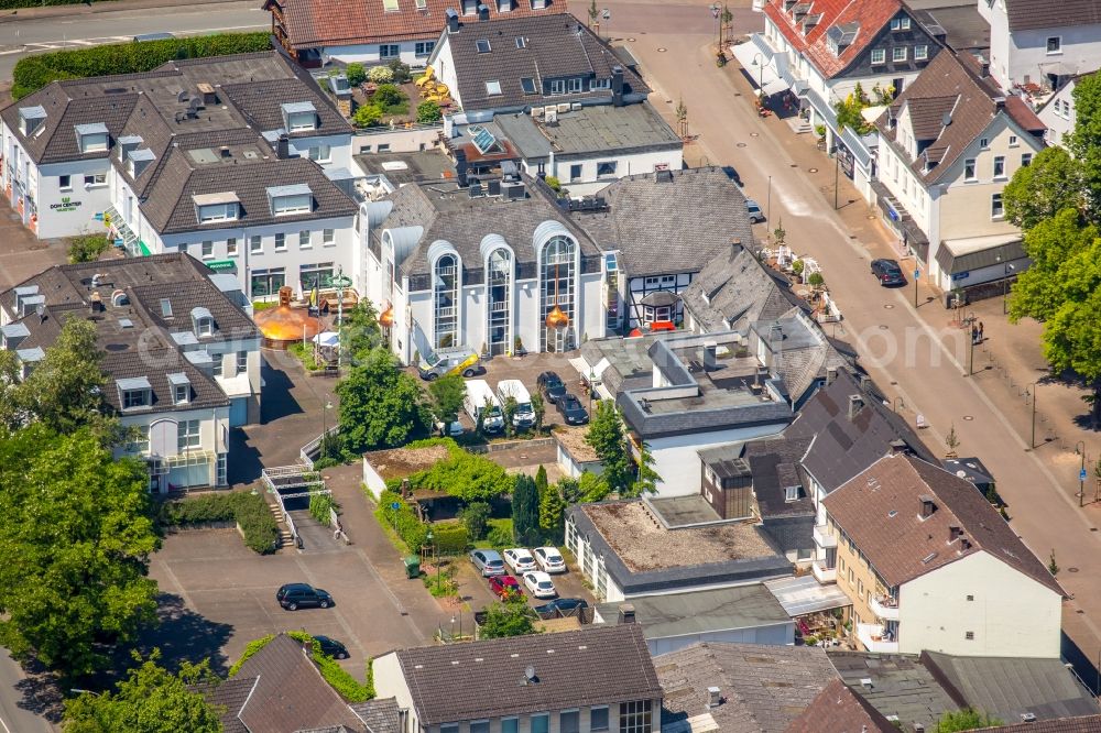 Aerial image Warstein - Building of the restaurant Warsteiner Brauhaus - Domschaenke and Sudhaus in Warstein in the state North Rhine-Westphalia, Germany