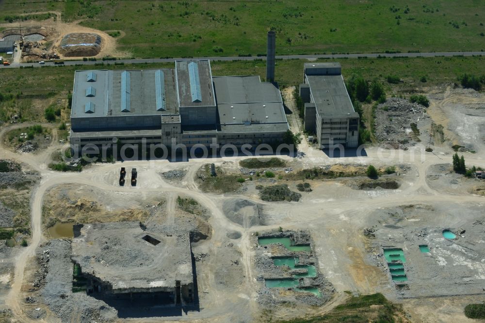 Arneburg from the bird's eye view: Building remains of the ruins of the reactor units and facilities of the NPP - NPP nuclear power plant northeast of Stendal in Arneburg in the state Saxony-Anhalt