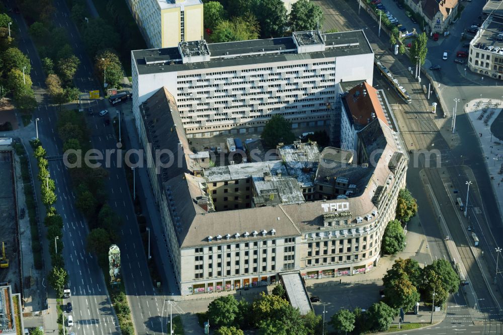 Aerial photograph Leipzig - Ruin of vacant building the formerly Hotel Astoria on Kurt-Schumacher-Strasse - Willy-Brandt-Platz - Gerberstrasse in Leipzig in the state Saxony, Germany